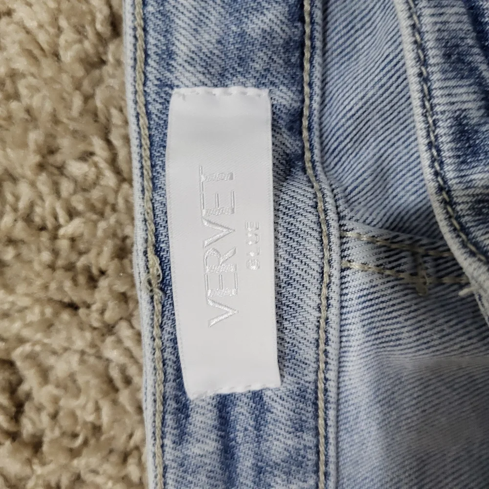 NWOT Vervet Light Wash Distressed Jeans 32 - Picture 4 of 4